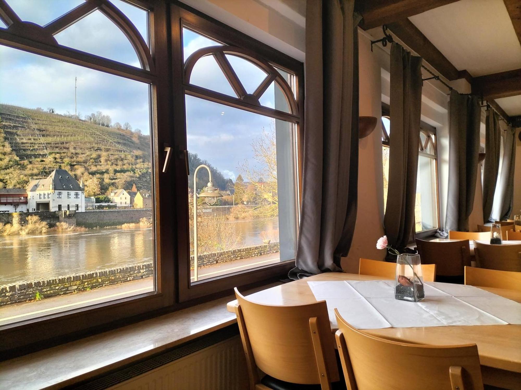 B3 Hotel Niederfell Екстериор снимка